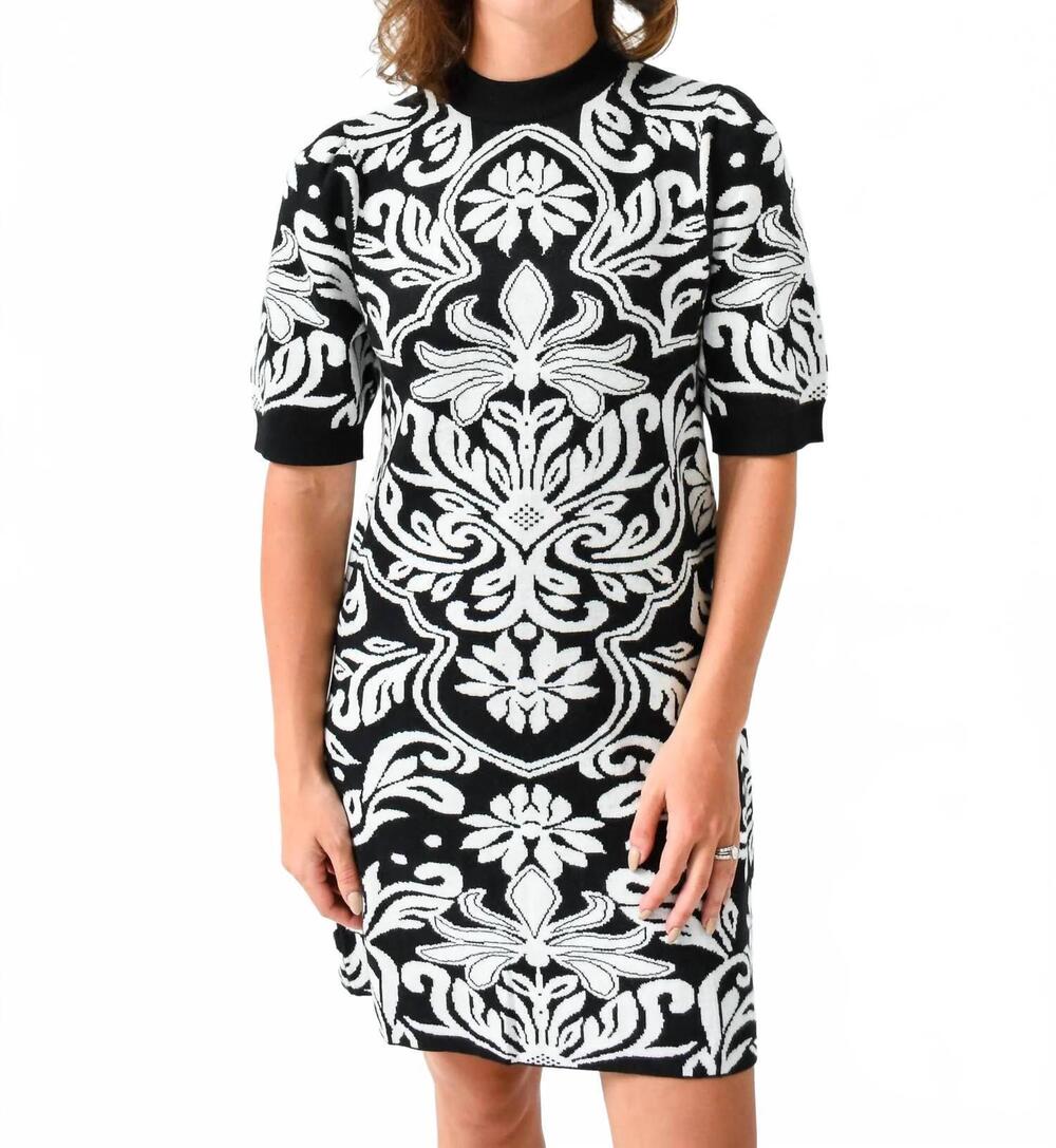 NEW THML knit to be floral sweater dress in white/black